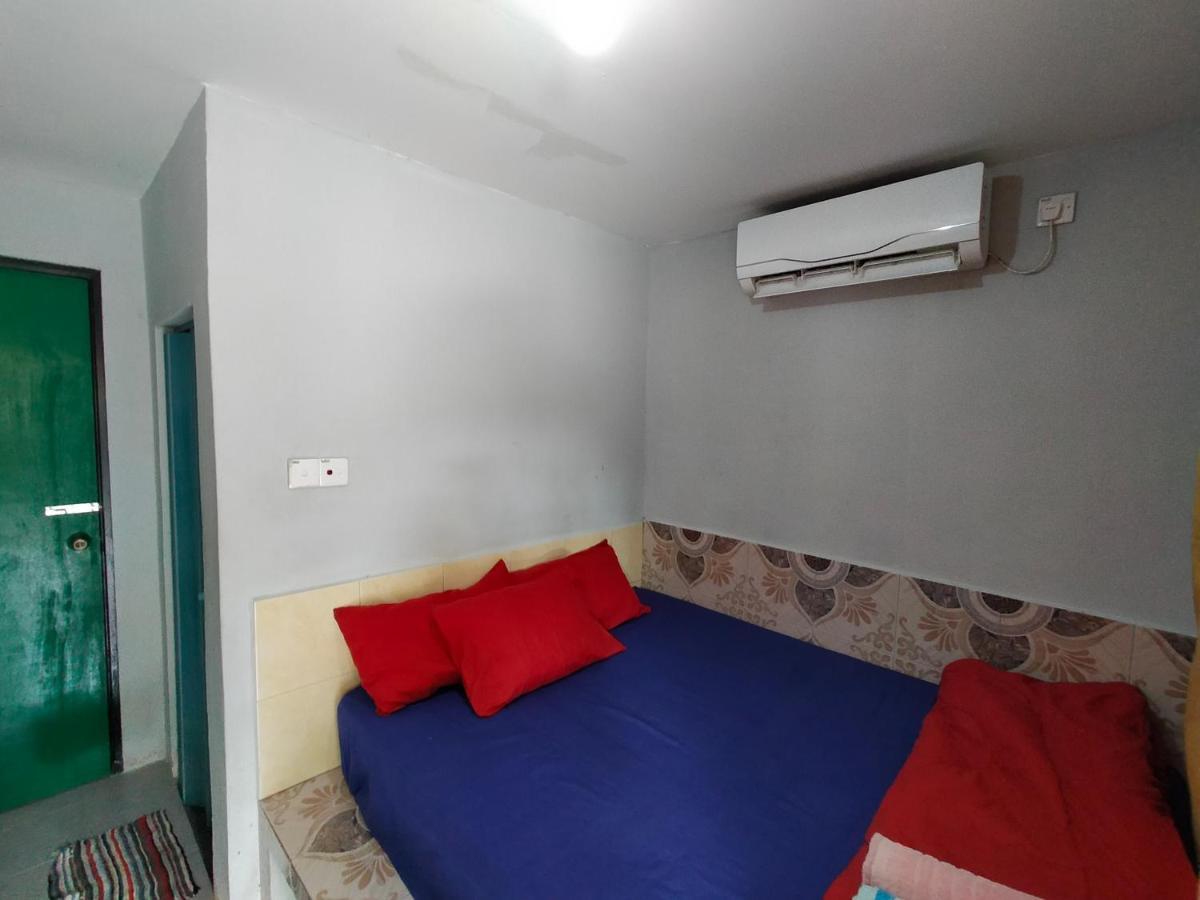Homestay/Bilik Teluk Gading クアラ・ロンピン エクステリア 写真
